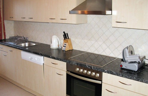 Schwendau Apartment | Spacious Apartment for 24 Guests with Balcony & Parking