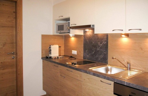 Fendels Apartment | Ideal Apartment for 2: WIFI, Balcony & Lake View