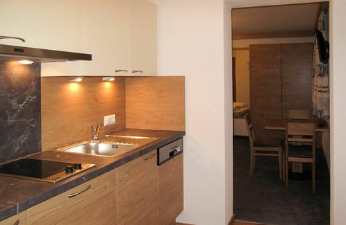 Fendels Apartment | Ideal Apartment for 2: WIFI, Balcony & Lake View