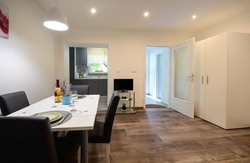 Mihotici Apartment | Cozy Oceanfront Apartment with Terrace & Convenient Amenities