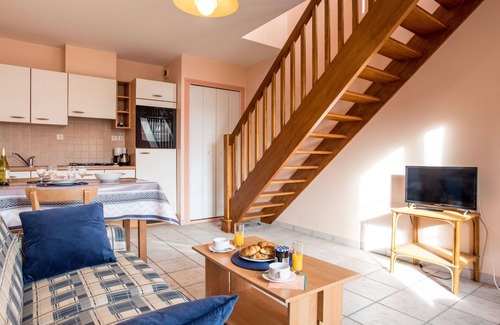 Carnac Apartment | Cozy Apartment for 2 with Ocean View and Pet-Friendly Perks