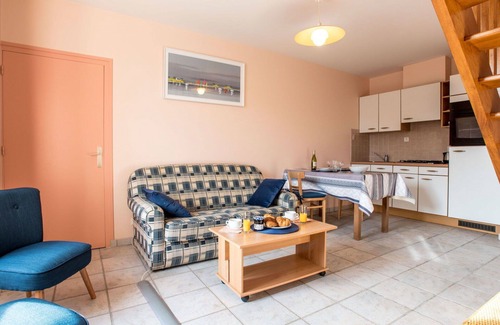Carnac Apartment | Cozy Apartment for 2 with Ocean View and Pet-Friendly Perks