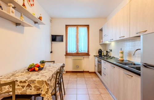 Dongo Apartment | Cosy apartment for 2 guests with WIFI, TV, balcony and parking