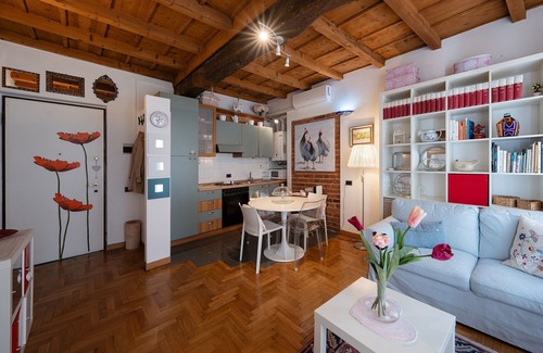 Pavia Apartment | Cosy apartment for 2 guests with WIFI, A/C and TV