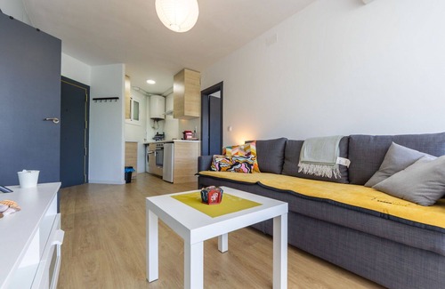 Cubelles Apartment | Cozy Apartment for 3 with Ocean View and Balcony
