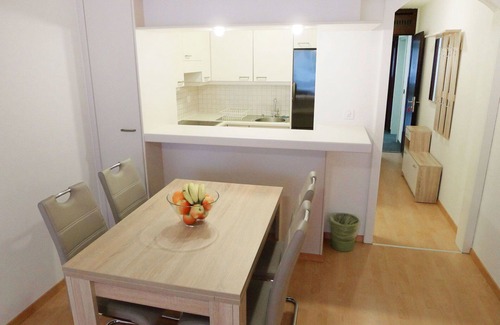 Lucerne Apartment | Cozy Apartment for 3 with Lake View, Balcony & Parking