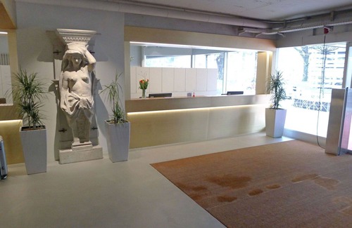 Lucerne Apartment | Cozy Apartment for 3 with Lake View, Balcony & Parking