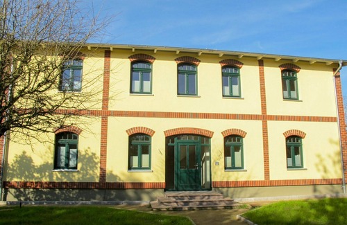 Splietsdorf Apartment | Cozy Apartment for 3 with WIFI, Balcony, and Parking