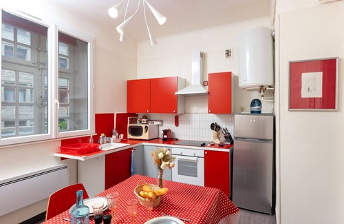 Intra Muros Apartment | Cosy apartment for 3 people with WIFI, TV and terrace