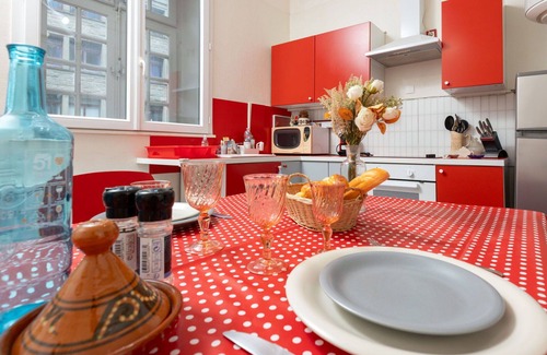 Intra Muros Apartment | Cosy apartment for 3 people with WIFI, TV and terrace