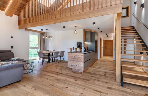 Solk Apartment | Inviting Apartment for 4 with Hot Tub, Lake View & WIFI