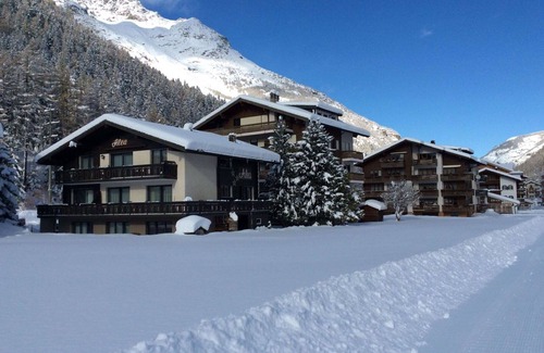 Saas-Balen Apartment | Cozy Apartment for 4 with WIFI, Parking & Spa Access