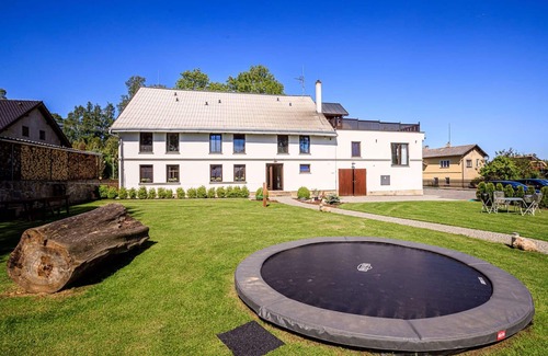 Arnoltice Apartment | Cozy 4-Person Apartment with WIFI, Terrace & Parking