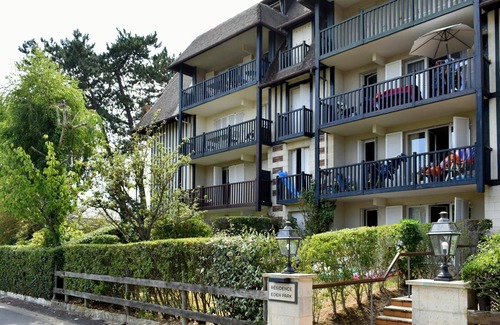 Tourgeville Apartment | Cozy Apartment for 4 with Ocean View and Balcony