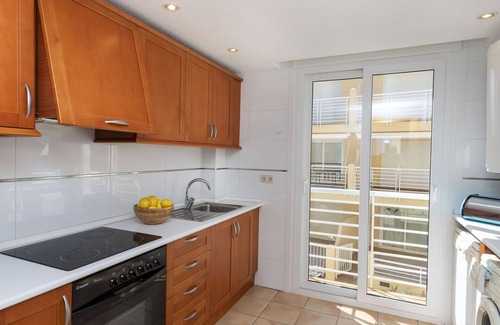 Vinaros Apartment | Cozy Apartment for 4 with Pool and Terrace Access