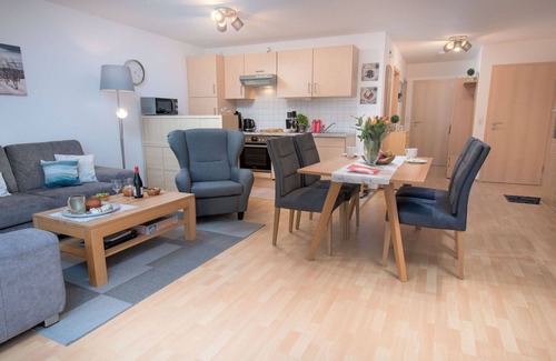 Norddeich Apartment | Cozy Apartment for 4 with Ocean View, Balcony & Parking