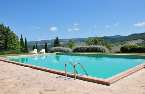 Il Poggio Apartment | Inviting Apartment for 4 with Pool, Pets Welcome & Parking