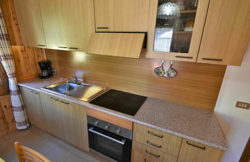 Trepalle Apartment | Cozy Apartment for 4 with WIFI, Terrace & Parking