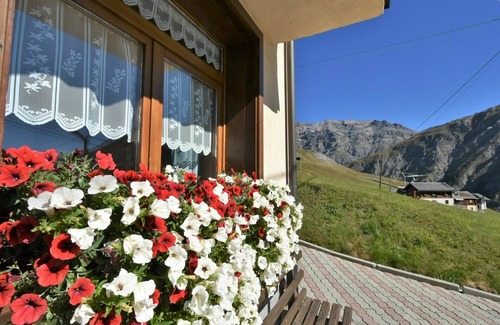 Trepalle Apartment | Cozy Apartment for 4 with WIFI, Terrace & Parking