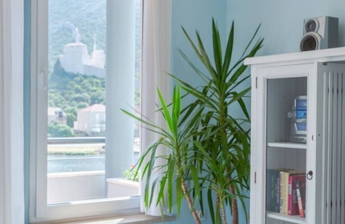 Mali Ston Apartment | Cozy Apartment for 4 with Hot Tub and Balcony Access