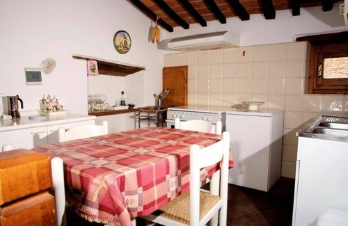 Lucignano Apartment | Inviting Apartment for 4 with Pool & WiFi near Montepulciano