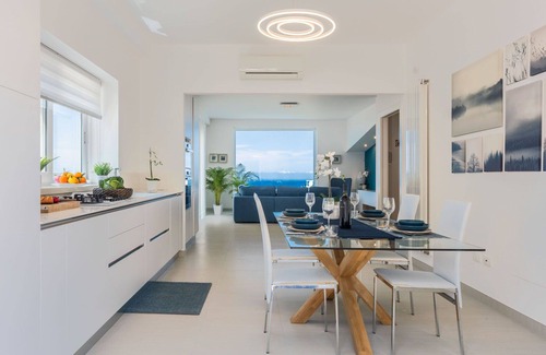 Cinisi Apartment | Inviting Oceanfront Apartment for 4 with WiFi & Terrace