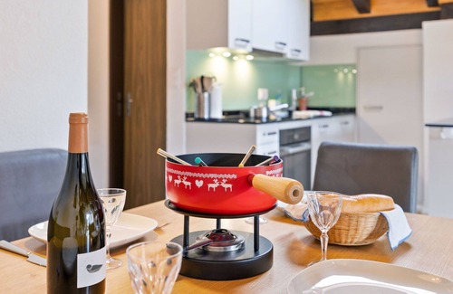 Graechen Apartment | Inviting Apartment for 4 with Balcony and Panoramic Views
