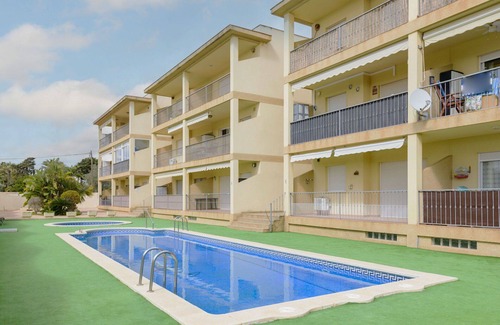 Vinaros Apartment | Cozy Oceanfront Apartment for 4 with Pool & Pet-Friendly