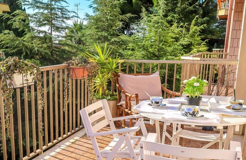 Sanremo Apartment | Comfortable Oceanfront Apartment for 4 with Free WIFI