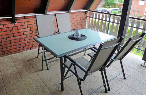 Osteel Apartment | Cozy Oceanfront Apartment for 4 with Balcony & Parking