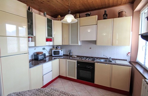 Aurano Apartment | Cozy Apartment for 4 with Pet-Friendly Perks and Parking