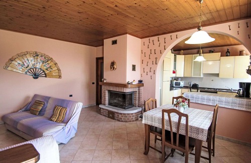 Aurano Apartment | Cozy Apartment for 4 with Pet-Friendly Perks and Parking