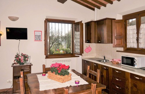Bucine Apartment | Cozy Apartment with Pool, Pets Allowed & 10/10 Guest Rating