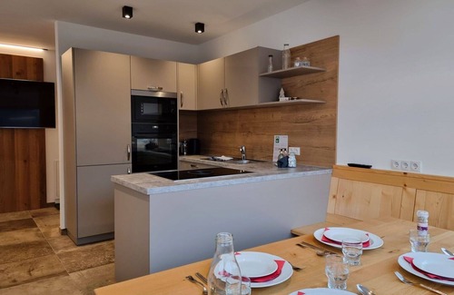 Landeck Apartment | Cozy Apartment for 4 with Lake View, WIFI & Parking