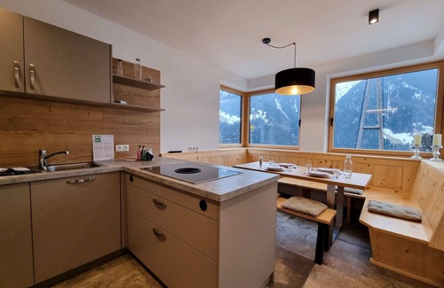 Landeck Apartment | Cozy Apartment for 4 with Lake View, WIFI & Parking