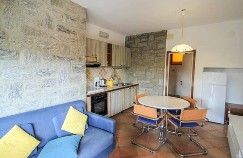 Luino Apartment | Cozy Apartment for 4 with Pool, WIFI, and Lake View