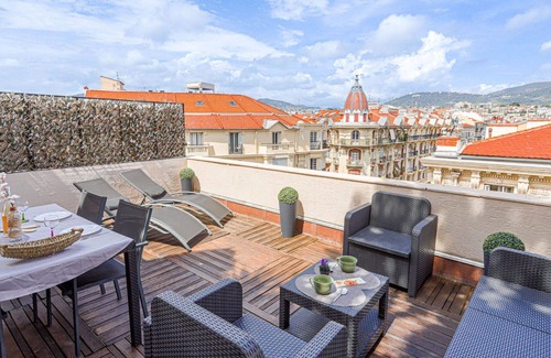 Centre Ville-Gare Apartment | Pet-Friendly Apartment for 4 with Oceanfront Terrace