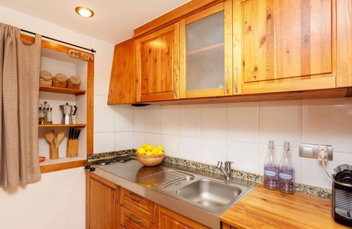 Alp Apartment | Cozy Apartment for 4 with Kitchen and Spa Amenities