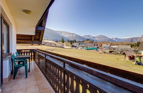 Bohinjska Bistrica Apartment | Cozy Apartment with Balcony, Pets Welcome & Panoramic Views