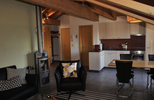 Adelboden Apartment | Inviting Apartment for 5 with WIFI, Balcony, and Kitchen