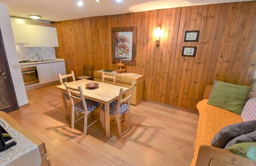 Madonna di Campiglio Apartment | Cozy Apartment for 5 with WIFI, Balcony, and Pet-Friendly