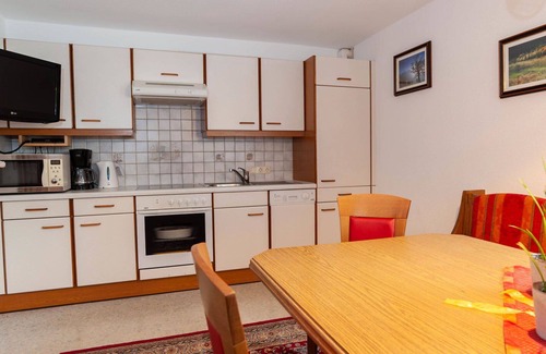 Kappl Apartment | Inviting Apartment for 5: WIFI, Terrace & Family-Friendly