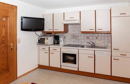 Kappl Apartment | Inviting Apartment for 5: WIFI, Terrace & Family-Friendly