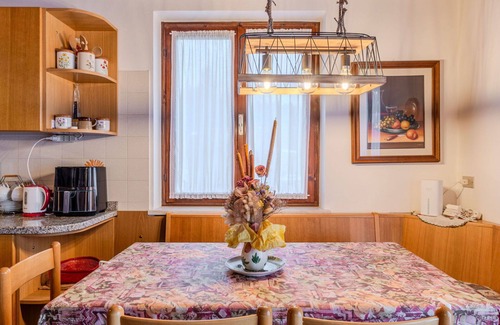 Sfruz Apartment | Cosy apartment for 5 guests with WIFI, TV, terrace and parking
