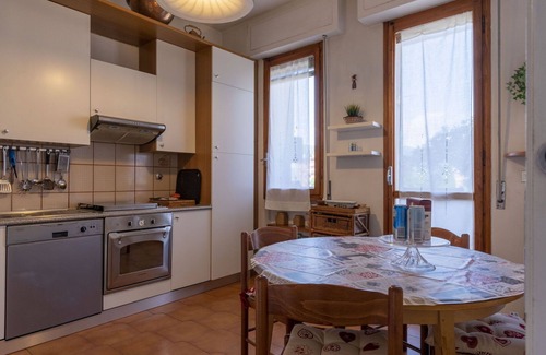 Peretola Apartment | Cozy Apartment for 5 with A/C, Balcony & Panoramic Views