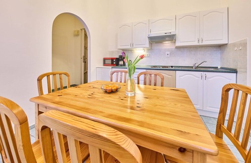 Janske Lazne Apartment | Cozy Apartment for 5 with WIFI, TV, and Convenient Parking