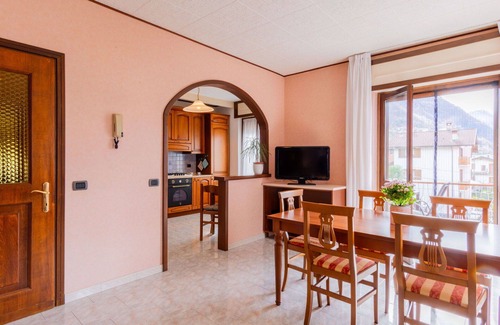 Verceia Apartment | Cozy Apartment for 5 with Pet-Friendly Amenities & Balcony