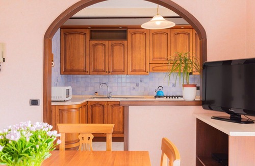 Verceia Apartment | Cozy Apartment for 5 with Pet-Friendly Amenities & Balcony
