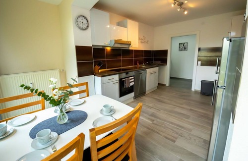 Luegde Apartment | Charming Apartment for 5 with Lake View & Pet-Friendly Perks