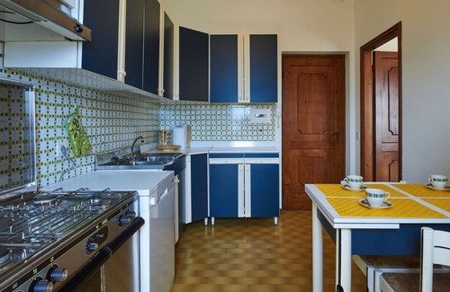 Dongo Apartment | Cozy Apartment for 5 with Balcony, WIFI & Lake View